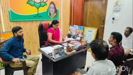 होशंगाबाद नगर: नर्मदापुरम में राज्यसभा सांसद ने कार्यालय पर जन संवाद कार्यक्रम आयोजित कर लोगों की समस्याएँ सुनीं