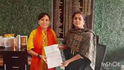 पालमपुर: जिला परिषद पालमपुर की नवी ठाकुर ने मंडी आपदा में प्रभावित लोगों के लिए एसडीएम पालमपुर के माध्यम से भेजा ₹1 लाख का चेक