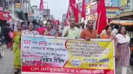 তমলুক: ৯ জুলাই সারাদেশব্যাপী সাধারণ ধর্মঘটের সমর্থনে আজ চৈতন্যপুর বাজারে মিছিল করলো CPI(M)