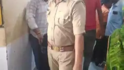 प्रतापगढ़: नेवढ़िया मोहल्ला निवासी वृद्ध का संदिग्ध परिस्थितियों में पेड़ पर फांसी के फंदे से लटका मिला शव