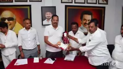 வாலாஜா: பாரதி நகரில் உள்ள திமுக மாவட்ட அலுவலகத்தில் ஆலோசனை கூட்டம் அமைச்சர் ஆர்.காந்தி பங்கேற்பு