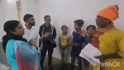 विदिशा: गंजबासोदा: बेटे-बहू के अनाथ बच्चों को लेकर जनसुनवाई में पहुंचा सिरावली का बुजुर्ग