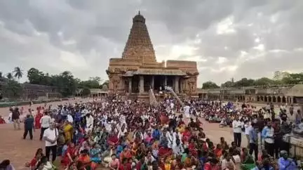 தஞ்சாவூர்: ஆனி பிரதோஷத்தை முன்னிட்டு பெரிய கோவிலில் 12 வகையான திரவியங்களால் சிறப்பு அபிஷேகம்
