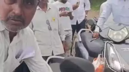 पारोळा: हिवरखेडा तांड्यातील रेशन दुकानदाराला तांदूळ विक्रीसाठी नेताना रंगेहाथ पकडले