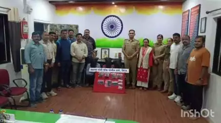 मिरज: मिरजेतील एमआयडीसी रोडवर अवैध नशेच्या गोळ्या वाहतूक व चढ्या दराने विक्री प्रकरणी एका अल्पवयीनासह तिघांवर गुन्हा दाखल