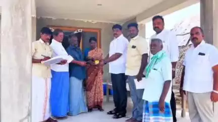 கீழ்வேளூர்: சின்ன தும்பூர் ஊராட்சியில் ஓர் அணையில் தமிழ்நாடு உறுப்பி னர் சேர்க்கை முகாம் கீழையூர் கிழக்கு ஒன்றிய செயலாளர் தாமஸ் ஆல்வா எடிசன் தலைமையில் நடைபெற்றது