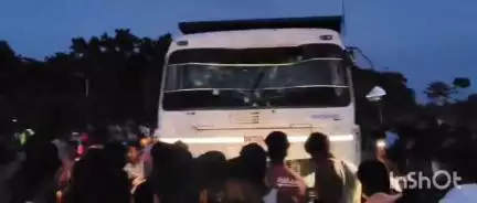ৰঙিয়া ভাগ: ৰঙিয়াত ডাম্পাৰৰ খুন্দাত গুৰুতৰভাৱে আহত দিবাকৰ দাস নামৰ এজন যুৱক,জিএমচিএইচলৈ প্ৰেৰণ আহতক