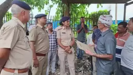 मुगलसराय: डीडीयू जंक्शन पर ऑटो स्टैंड विवाद, रेलवे ने पार्सल गेट के पास का स्टैंड खाली कराया, चालकों ने वैकल्पिक जगह की मांग की