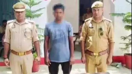 प्रतापगढ़: कुशहा गांव के पास पुलिस ने युवक को अबैध तमंचा व कारतूस के साथ पकड़ा