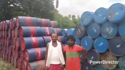 तेघरा: तेघड़ा, पश्चिम बंगाल से ड्रम ला रहे ट्रक चालक को खगड़िया एमवीआई की तानाशाही का शिकार होना पड़ा