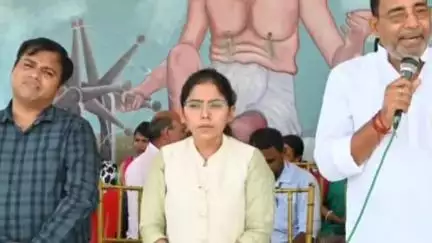 चकिया पिपरा: चकिया के गांधी मैदान में आयोजित प्रखंड स्तरीय खेल मशाल कार्यक्रम का समापन कार्यक्रम किया गया