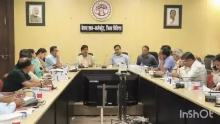सिरोंज: कलेक्टर ने दिए निर्देश, सीएम हेल्पलाइन की शिकायतों का समय सीमा में करें निराकरण