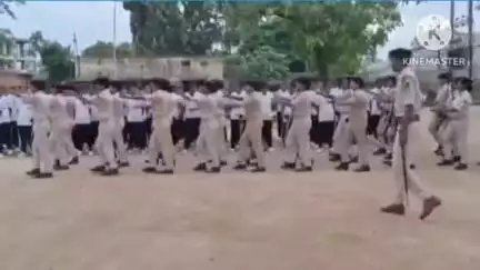 बगहा: बगहा में किया गया दैनिक परेड का आयोजन