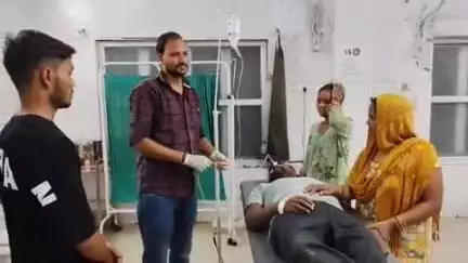 इटावा: सिविल लाइन के नगला बाबा में घरेलू कलह में युवक ने शराब के नशे में विषाक्त पदार्थ का सेवन किया, उपचार जारी