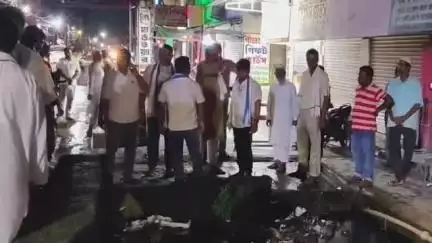 তমলুক: পাঁশকুড়া বাজার ও রেল স্টেশন সংলগ্ন এলাকায় অতি ভারী বৃষ্টির ফলে জলমগ্ন এলাকা আজ পরিদর্শন করেন সভাধিপতি উত্তম বারিক