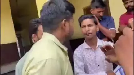 फिरोज़ाबाद: आशफाबाद शांति नगर इलाके में टीचर को गलत शिक्षा देने और भगवान नहीं होने पर बजरंग दल के जिलाध्यक्ष ने मारा चाँटा