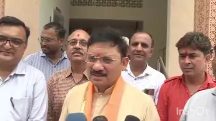 નડિયાદ: નડિયાદ યોગી ફાર્મ ખાતે શિક્ષણ સહાયક ભલામણ પત્ર વિતરણ કાર્યક્રમ માં ખેડા જિલ્લા સાંસદ દેવુસિંહ ચૌહાણ એ આપી માહિતી.
