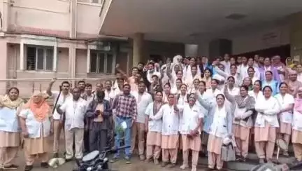 अकोला: सातव्या वेतन आयोगातील वेतनत्रुटी आणि कंत्राटी भरतीच्या निषेधार्थ महाराष्ट्र राज्य परिचारिका संघटनेचे राज्यव्यापी आंदोलन