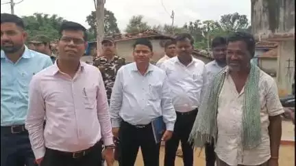किस्को: चरहु गांव में बेटों से हल खिंचवाने वाले किसान की कहानी निकली झूठी, उपायुक्त ने मौके पर पहुंचकर की जांच