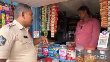 విద్యాసంస్థలకు 100 మీటర్లు దూరంలో ఉండే వ్యాపార సంస్థల్లో ఖైనీ,గుట్కా వంటి మత్తు పదార్ధాలు విక్రయాలపై పోలీసుల తనిఖీలు