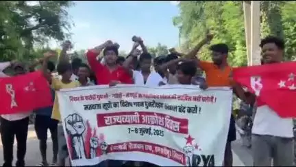 समस्तीपुर: बिरौली में आरवाईए द्वारा मतदाता पुनरीक्षण कार्य के विरोध में आक्रोश मार्च निकाला गया
