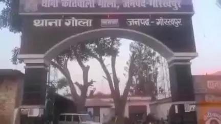 गोला: पिता के साथ घर जा रही किशोरी को शहदों ने घेरा, पिता की कनपटी पर तमंचा सटाकर दी जान से मारने की धमकी