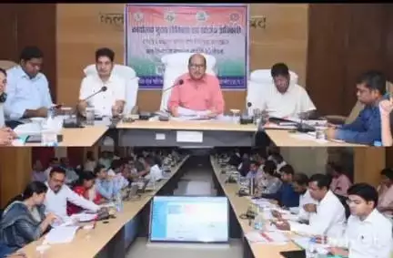 बिंद्रानवागढ़ गरियाबंद: गरियाबंद में समय-सीमा के प्रकरणों का तेजी से निराकरण करने के निर्देश दिए कलेक्टर ने समीक्षा बैठक में