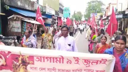 বান্দোয়ান: বান্দোয়ান শহরের সিপিআইএমের মিছিল