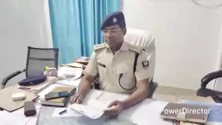 कहरा: वनगांव पुलिस ने 435 लीटर कोडीनयुक्त कफ सिरप किया बरामद, 3 गिरफ्तार, सदर थाना में डीएसपी साइबर ने की प्रेस वार्ता