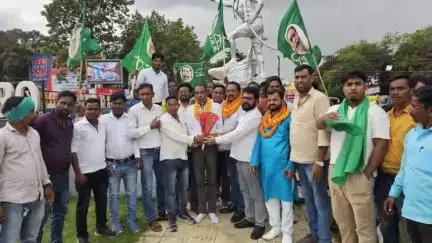 जरीडीह: जैनामोड़: बाबा तिलका मांझी चौक पर झामुमो के नवनियुक्त पदाधिकारियों का भव्य स्वागत