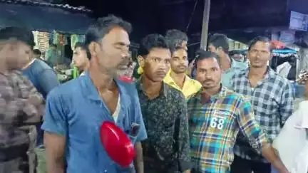 কুলতলি: পেটকুল চাঁদ ব্রিজ সংলগ্ন বাজার এলাকায় দুই পক্ষের মারামারিতে আতঙ্কিত বাজারের মানুষজন