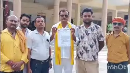 बांदा: बामदेव कावरिया समिति ने कावरिया शोभा यात्रा के संबंध में जिलाधिकारी को दिया ज्ञापन