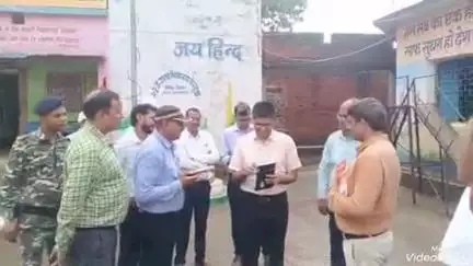देवीपुर: अपर सचिव गृह मंत्रालय आशीष श्रीवास्तव ने प्लस टू उच्च विद्यालय केंदुआ का निरीक्षण किया