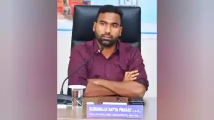 జగిత్యాల: జిల్లాలో యూరియా అందుబాటు పరిస్థితులపై జిల్లా అధికారులతో కలెక్టర్ బి సత్యప్రసాద్ సమీక్ష సమావేశం