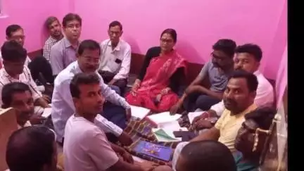 রামপুরহাট ২: কর্মীদের মনোবল চাঙ্গা করতে এ কী করলো বিজেপি?