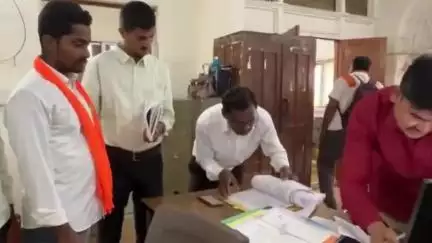 नगर: पिंपळगाव माळवतील श्रीराम विद्यालयातील मजूर मुख्याध्यापकाचे हकलपट्टी करा शिवराष्ट्र सेनेची शिक्षणाधिकाऱ्यांकडे मागणी