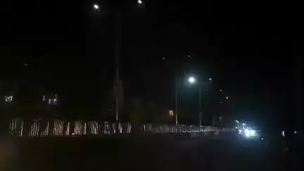 मुरैना नगर: नाला नंबर एक के डिवाइडर पर लगी स्ट्रीट लाइट ख़राब, जलते-बुझते लाइट का वीडियो सोशल मीडिया पर वायरल