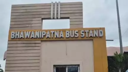 ସଦର: ଷ୍ଟିଅରିଂ ଛାଡ ଆନ୍ଦୋଳନ ପାଇଁ ଭବାନୀପାଟଣା ବସଷ୍ଟାଣ୍ଡରେ ଯାତ୍ରୀ ପ୍ରଭାବିତ