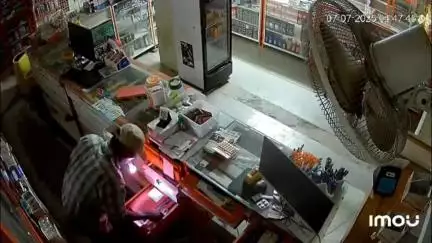 जालना: गोविंद मेडीकल फोडून 40 हजाराचा मुद्देमाल केला लंपास; घटना सीसीटीव्हीमध्ये कैद; तपास चक्रे फिरली