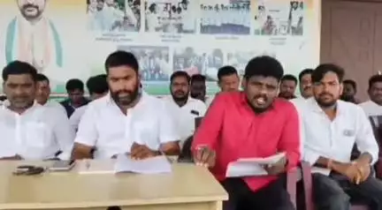 ఎల్లారెడ్డి: మల్కాపూర్ లో ఇల్లు కూల్చివేత విషయంలో ఎమ్మెల్యేకు సంబంధం లేదు ఎల్లారెడ్డి మండల యూత్ కాంగ్రెస్ అధ్యక్షులు సాయిబాబా