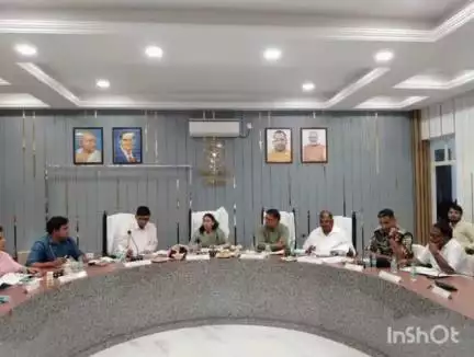 मण्डलायुक्त एवं पुलिस उपमहानिरीक्षक की अध्यक्षता में भारत-नेपाल सीमा के प्रभावी प्रबन्धन एवं सीमा पर अवैधानिक गतिविधियों