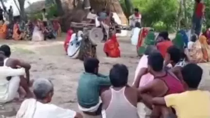 सवायजपुर: हरपालपुर क्षेत्र में अधेड़ ने पेड़ पर फंदा लगाकर आत्महत्या की, पुलिस ने शव को पोस्टमार्टम के लिए भेजा