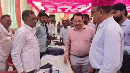 केकड़ी: अजमेर संभागीय आयुक्त ने पीपाड़ा में चल रहे शिविर का किया निरीक्षण, संबंधित विभाग के अधिकारियों को दिए निर्देश