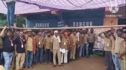 ନୂଆପଡା: ଆଠ ଦଫା ଦାବି ନେଇ ଡ୍ରାଇଭର ମହାସଂଘ୍ ର ଷ୍ଟିଅରିଂ ଛାଡ ଆନ୍ଦୋଳନ ନୂଆପଡ଼ା ବ୍ଲକ୍ ସିଲଦା ଠାରେ ସମାବେଶ
