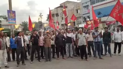 मंदसौर: गांधी चौराहा पर ट्रेड यूनियन का मशाल जुलूस, 9 जुलाई की देशव्यापी हड़ताल का किया समर्थन