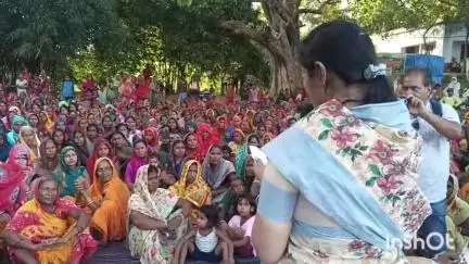 बड़हरा: चातर गांव में राजद नेत्री ने महिला चौपाल लगाई, महिलाओं का उमड़ा जन सैलाब, सुनाई अपनी-अपनी समस्याएं