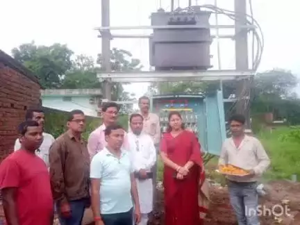 कसमार: कसमार प्रखंड प्रमुख नियोती कुमारी ने गर्री गांव में 100 केवी ट्रांसफार्मर का उद्घाटन किया