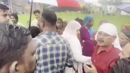খড়গপুর ১: খড়গপুরে জলমগ্ন আলিনগর,কাউন্সিলর আসেনা,ক্ষোভ স্থানীয়দের,এলাকায় দাঁড়িয়েই কাউন্সিলরকে ফোনে ডাকলেন পৌরপ্রধান #jansamasya