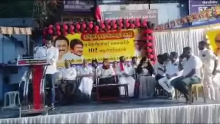 குன்னூர்: குன்னூர்நகர இளைஞர்அணி சார்பில் நகரஅமைப்பாளர்   தலைமையில் திராவிடமாடல் அரசின் 4 ஆண்டுசாதனைகள் விளக்கபொதுகூட்டம்