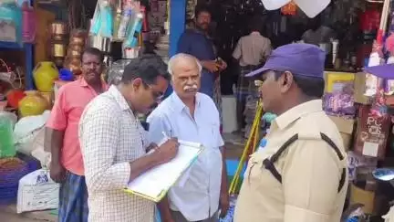 బజార్ రోడ్డుపై ఆక్రమణలు తొలగించాలి
– సూళ్లూరుపేటలో స్పెషల్ డ్రైవ్ నిర్వహించిన సీఐ మురళీకృష్ణ